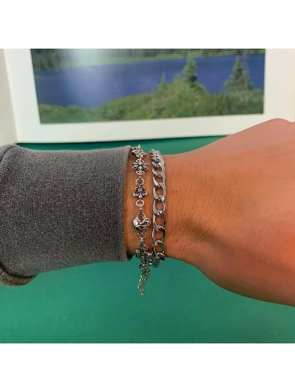 Simple Stainless steel Y2k 2000s style Cuban Link Bracelet. 9 inches length.